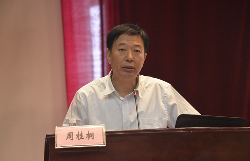 教育部高等学校中医学类专业教学指导委员会秘书长、天津中医药大学周桂桐教授作题为《以学生为中心理念下的课堂教学设计》的讲座