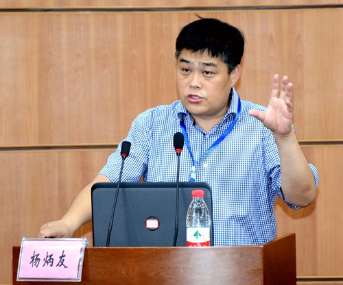 国家中医药管理局重点学科中药化学学科带头人、我校药学院院长杨炳友教授作题为《<中药化学>团队建设及课程建设》的讲座