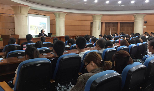 马克思主义学院高风清教授为研究生同学们作专题讲座