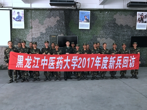 我校武装保卫处高鑫老师看望慰问大学生新兵